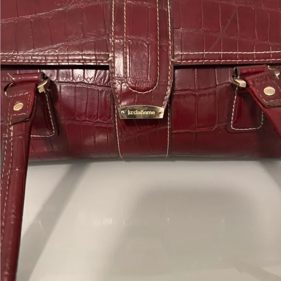 Liz Claiborne Rich Burgundy Vintage Handbag with magnetic closure - Picture 3 of 7
